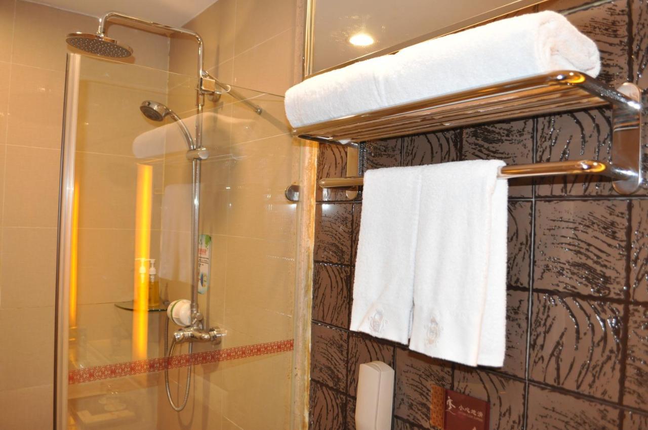 Fortune Hotel Canton Esterno foto