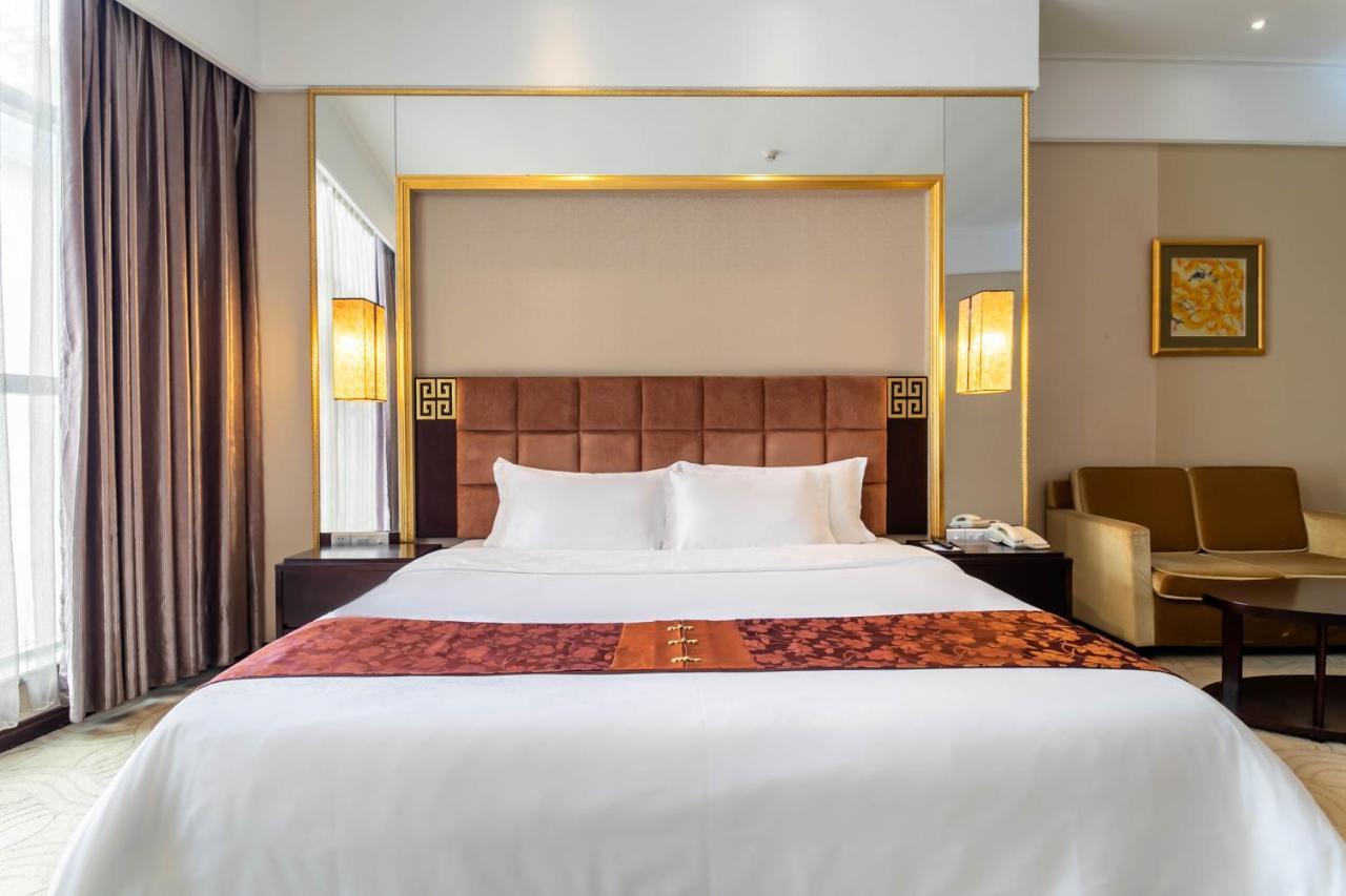 Fortune Hotel Canton Esterno foto