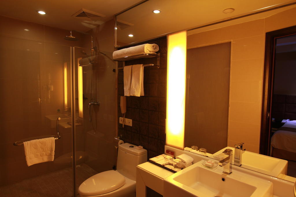 Fortune Hotel Canton Esterno foto