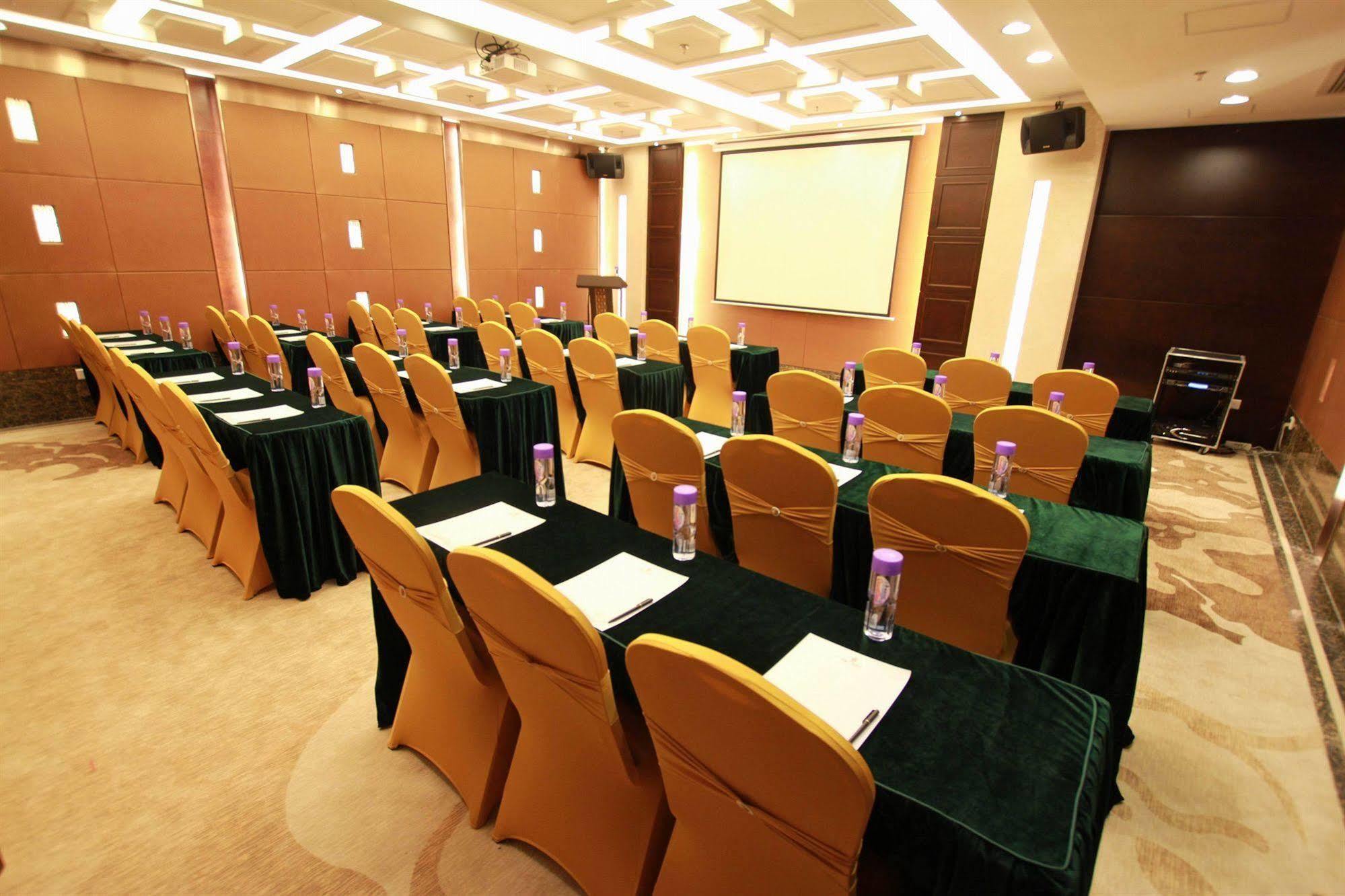 Fortune Hotel Canton Esterno foto