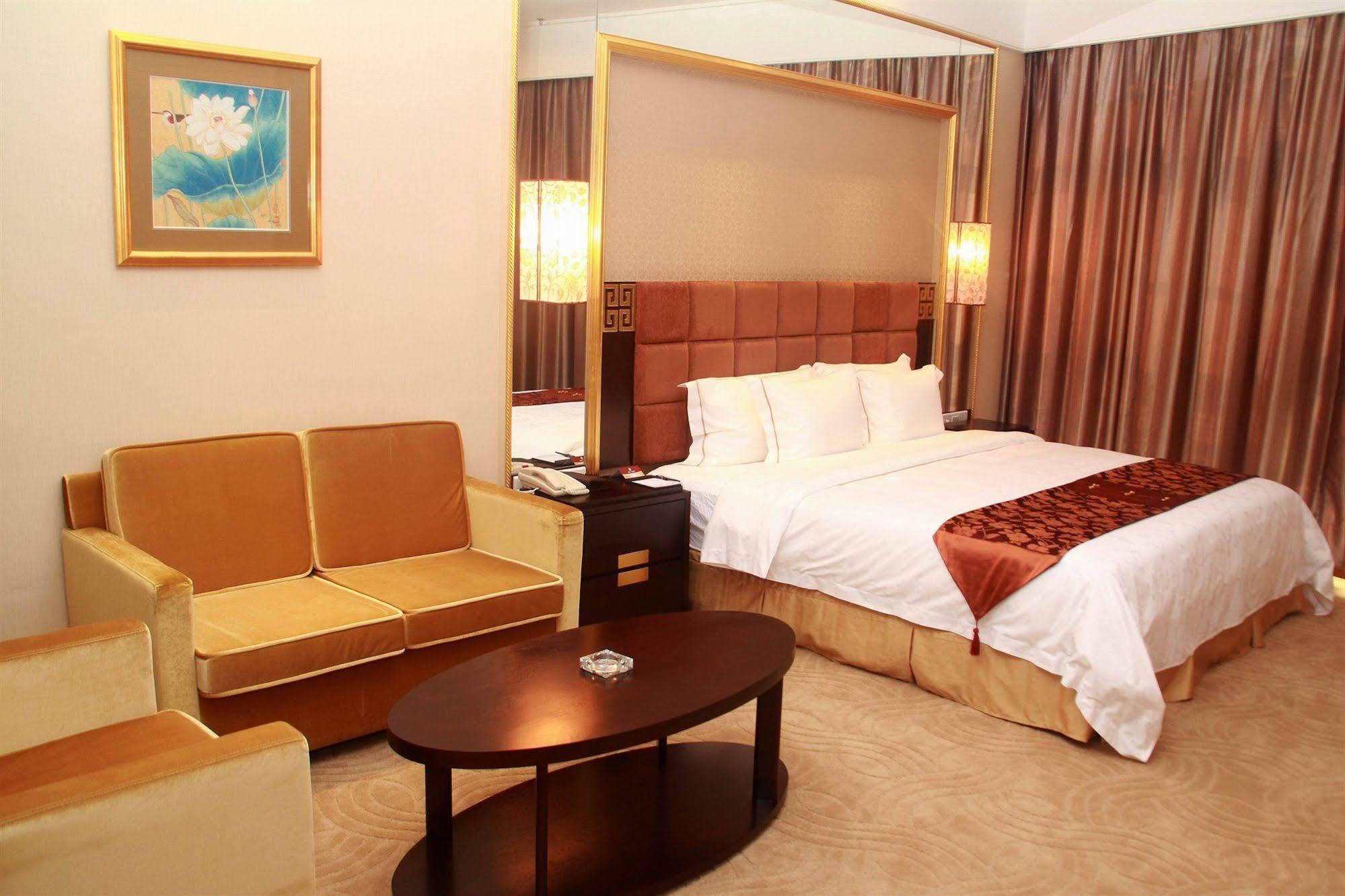 Fortune Hotel Canton Esterno foto